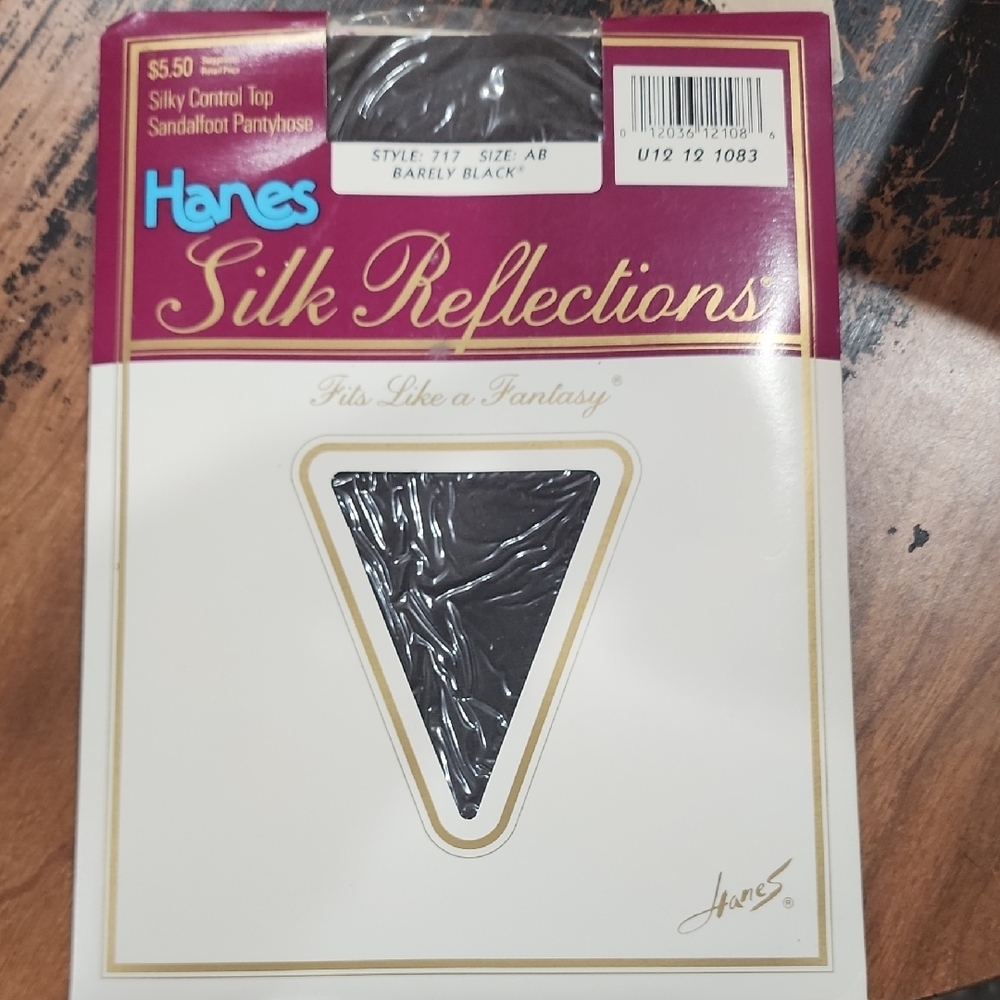 Hanes Barely Black Silk Reflections Pantyhose In Control Top NWT Size AB